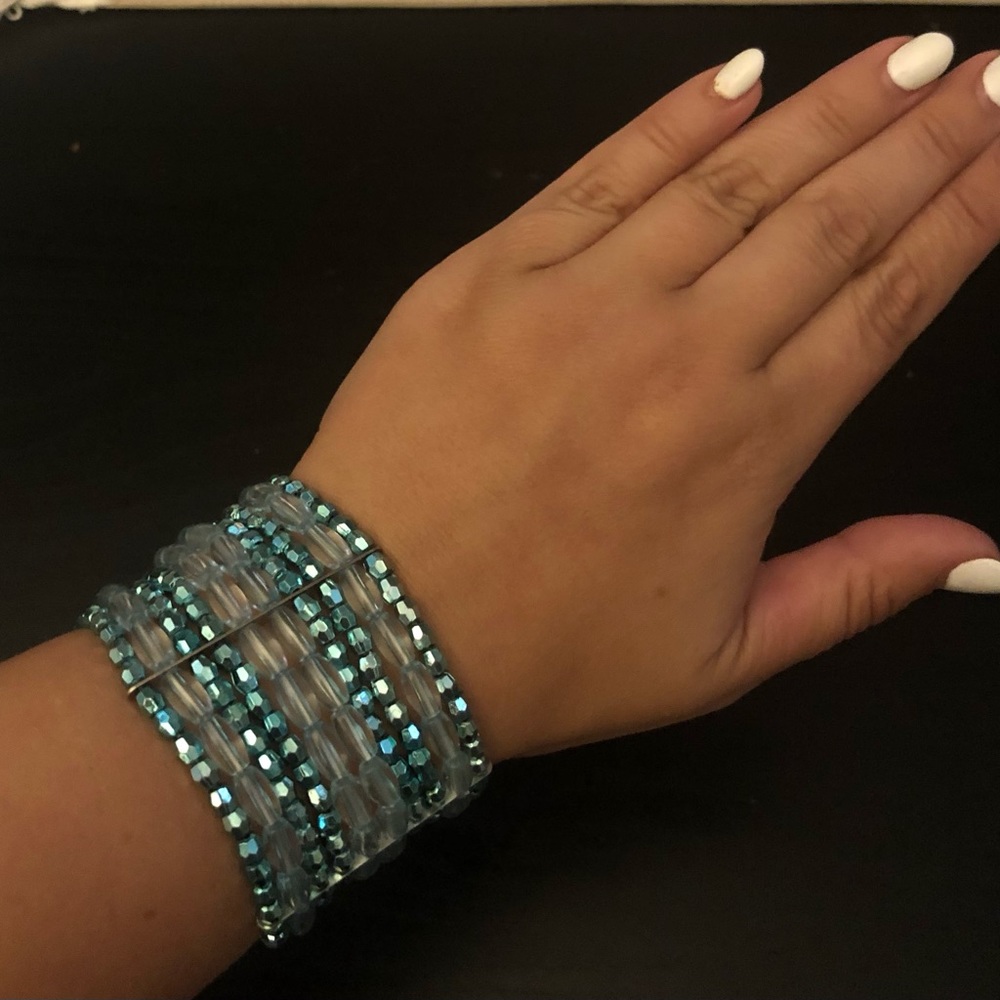 Beaded blue bracelet - Picture 3 of 3